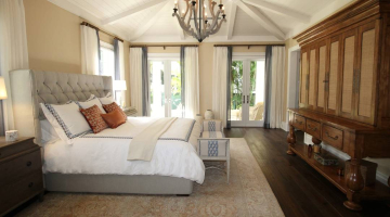 Как оформить спальню в загородном доме